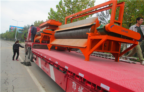 濕式磁選機，借助互聯網選擇好的滾筒濕式磁選機廠家_釩鈦鐵礦借助互聯網選擇好的滾筒濕式磁選機廠家型號參數及磁場強度