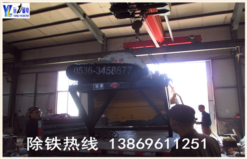 2.小型強磁磁選機的分選擇效果好  　　行簡單的小型磁選機. 采用磁分離專利技術還增加了分揀計劃,提高分揀精度,無論硬礦石軟,無論粗顆粒,細顆粒,所有類型的選礦機都可以自動調度,分選效果控製在許可範圍內.  　　3.LUTUBE在线播放小型強磁磁選機創新產品  　　以燒結釹鐵硼"管包裹動態半封閉磁性係統"專有技術為中間,開發了一係列LUTUBE轻量版IOS下载,時間一直是定型產品的發展：  　　4.小型強磁磁選機的處理量及型號  　　CTG-620幹滾筒式粗軋機(粗軋設備可用於豐富河砂,砂鐵礦,鐵礦石等)處置量：100-125t / h  　　CTG-824幹滾筒粗選機(粗機設備可用於豐富河砂,砂鐵礦,劣鐵礦等)處置能力：125-150t / h  　　CTG-8180幹滾筒粗軋機(粗軋設備可用於貧礦,尾礦,河砂,鋼渣等)處置能力：50-80t / h